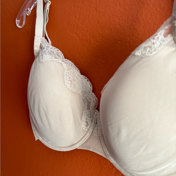 Natori Cream Lace Trim Bra - Picture 3 of 9